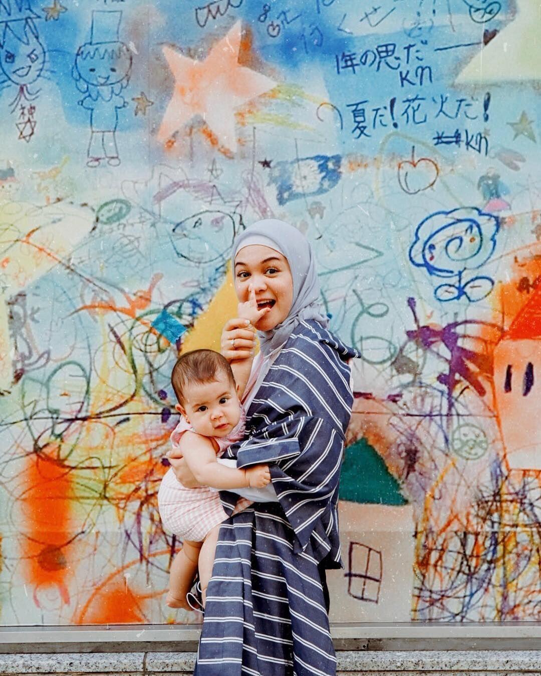 Pertama Bareng Anak, 10 Potret Serunya Liburan Keluarga Haykal Kamil
