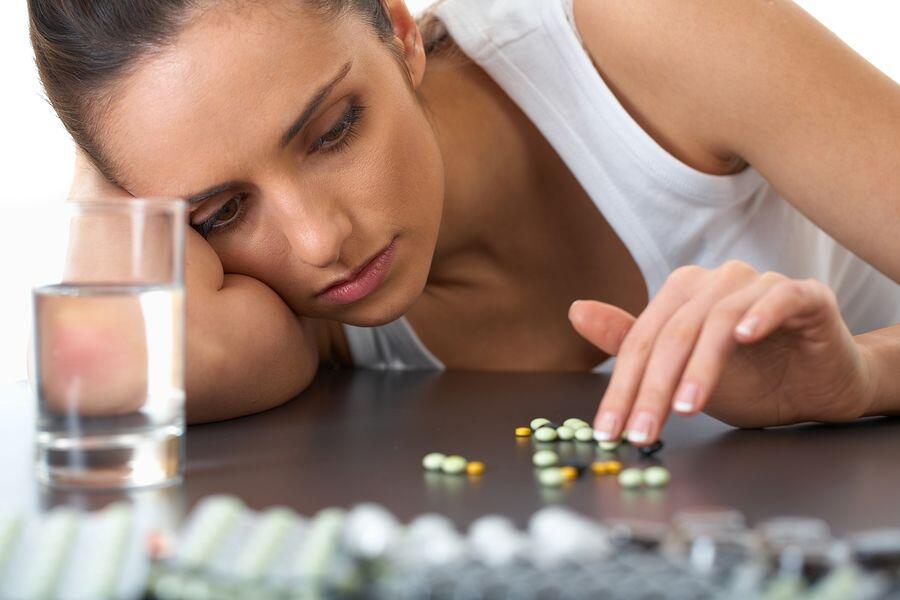 Apa Sih Bedanya Minum Obat Sebelum dan Sesudah Makan? Ini Jawaban Ahli