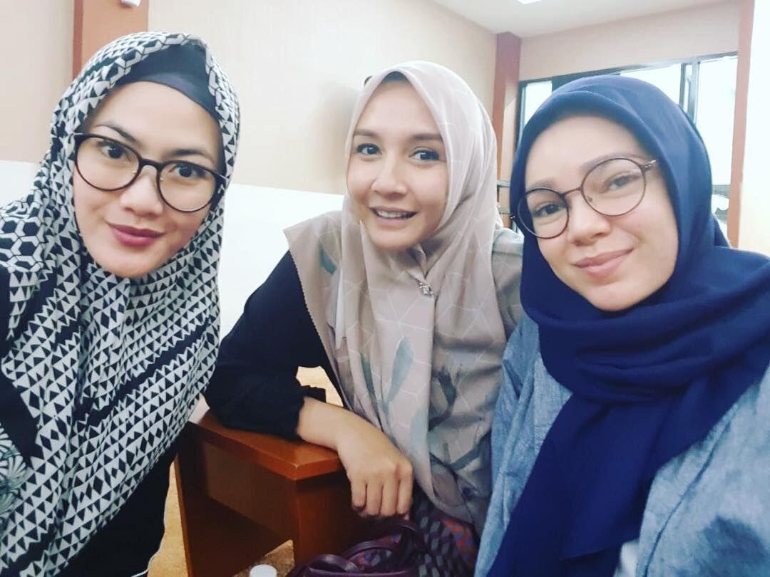 Dari Acara Olahraga ke ‘Tercyduk’, Ini 10 Potret Intan Erlita Berhijab