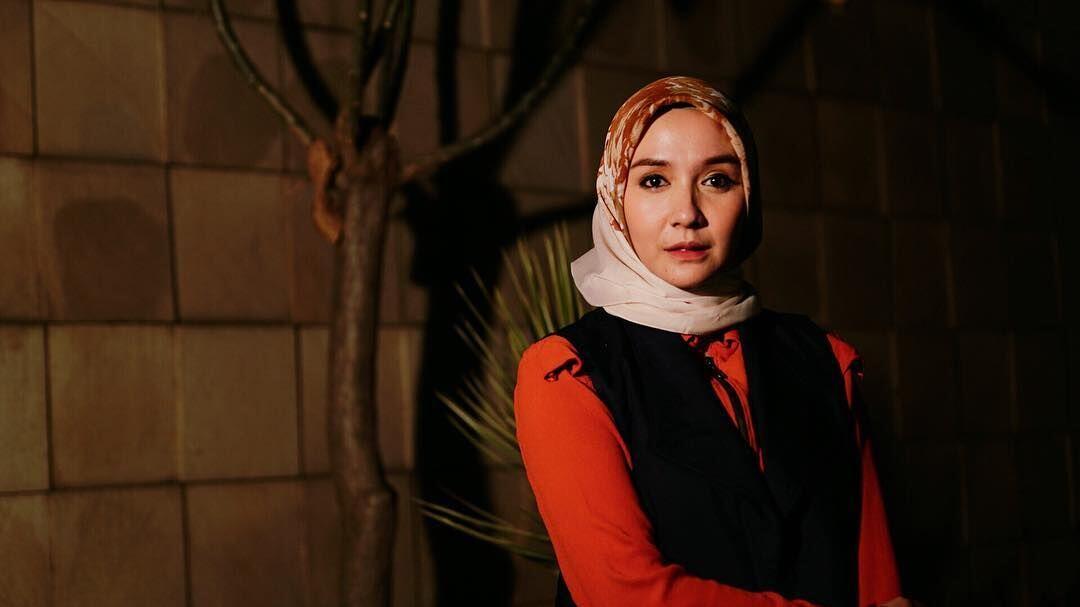 Dari Acara Olahraga ke ‘Tercyduk’, Ini 10 Potret Intan Erlita Berhijab