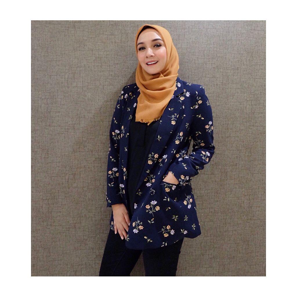 Dari Acara Olahraga ke ‘Tercyduk’, Ini 10 Potret Intan Erlita Berhijab