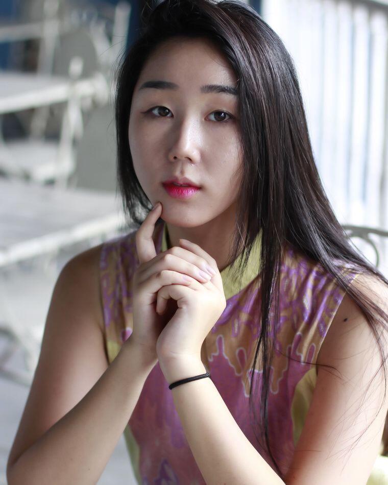 Suka Pete dan Jengkol, Ini 10 Potret Cantik YouTuber Korea Hari Jisun