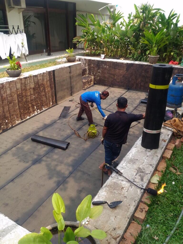 LINDUNGI DAK BETON DENGAN WATERPROOFING MEMBRANE