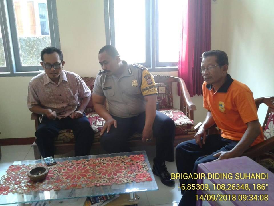 Bhabinkamtibmas Polsek Majalengka Kota Sambangi Aparatur Desa Binaan