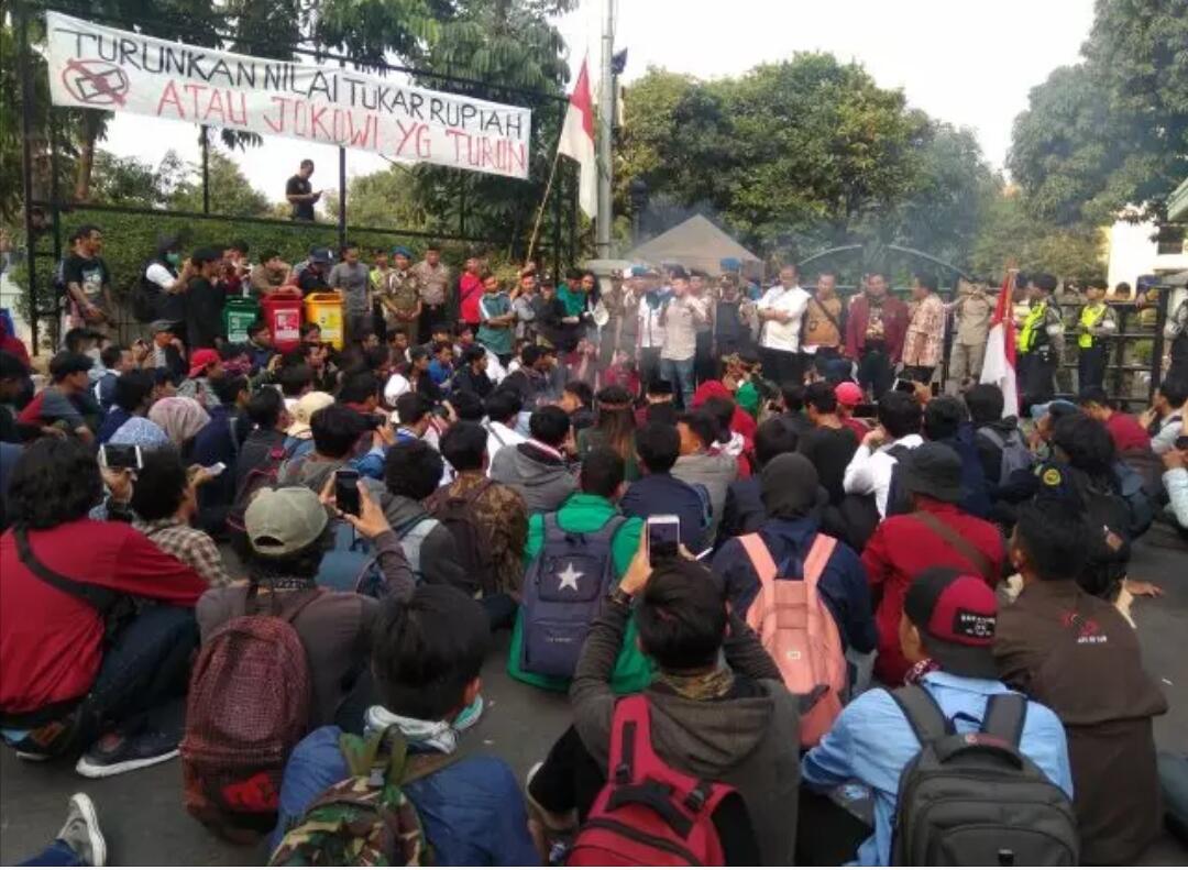 Sempat Ricuh, Anggota DPRD Kota Tangerang Temui Demonstran