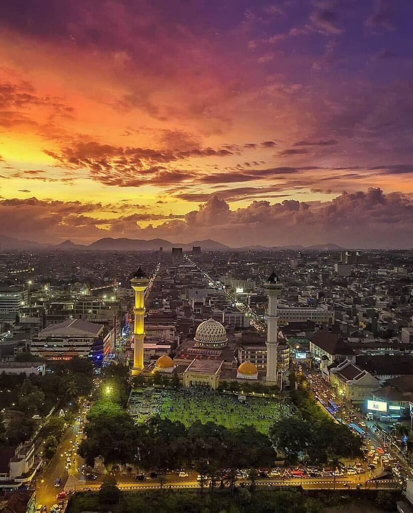Hotel dekat Masjid yang Asri dan Keren di Bandung. Apa Aja, sih?