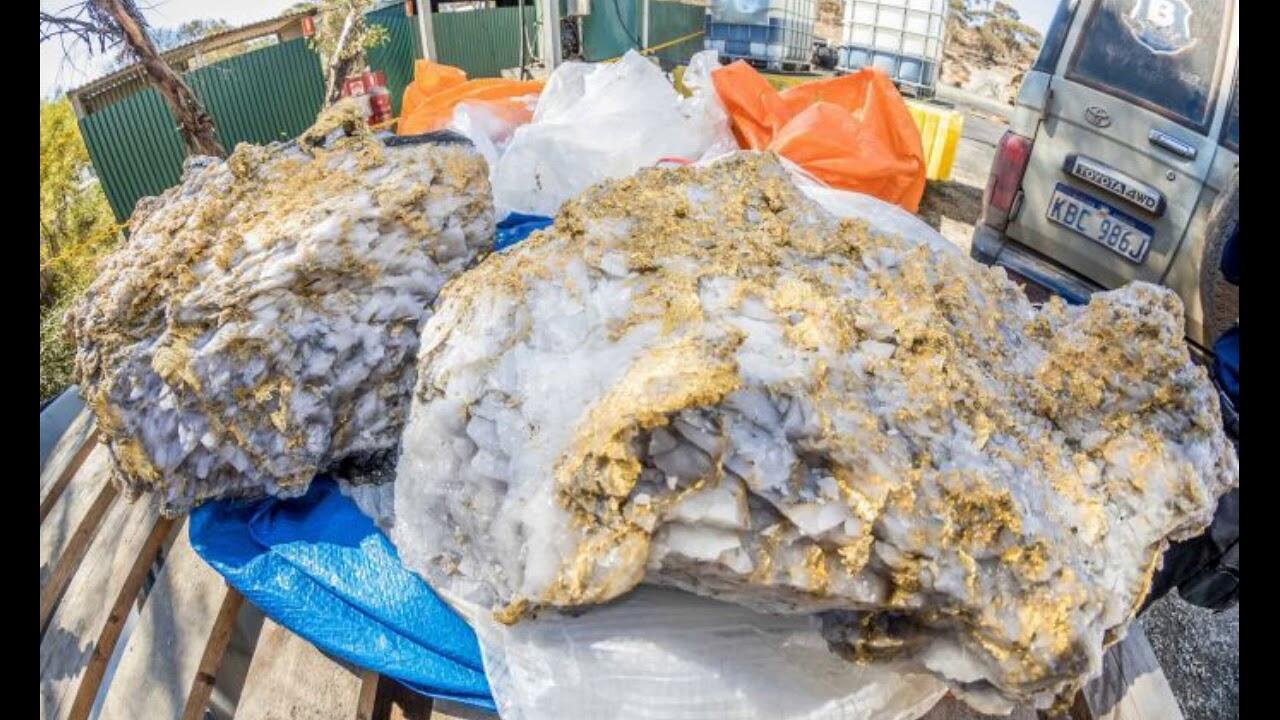AUTO SULTAN! Orang Ini Berhasil Menemukan "BATU EMAS" Bernilai 164 Milyar!