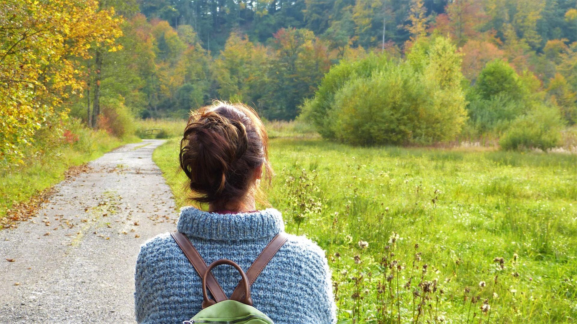 Kangen Rumah? 8 Tips Ini Bisa Bantu Kamu Atasi Homesickness
