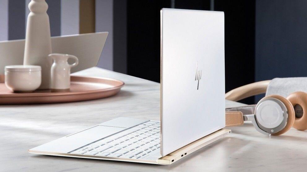 Cocok bagi Travel Blogger, Ini 5 Laptop yang Pas untuk Dibawa-bawa!