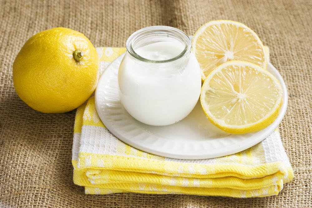 4 Cara Ampuh Menghilangkan Ketombe dengan Ramuan Ajaib Lemon