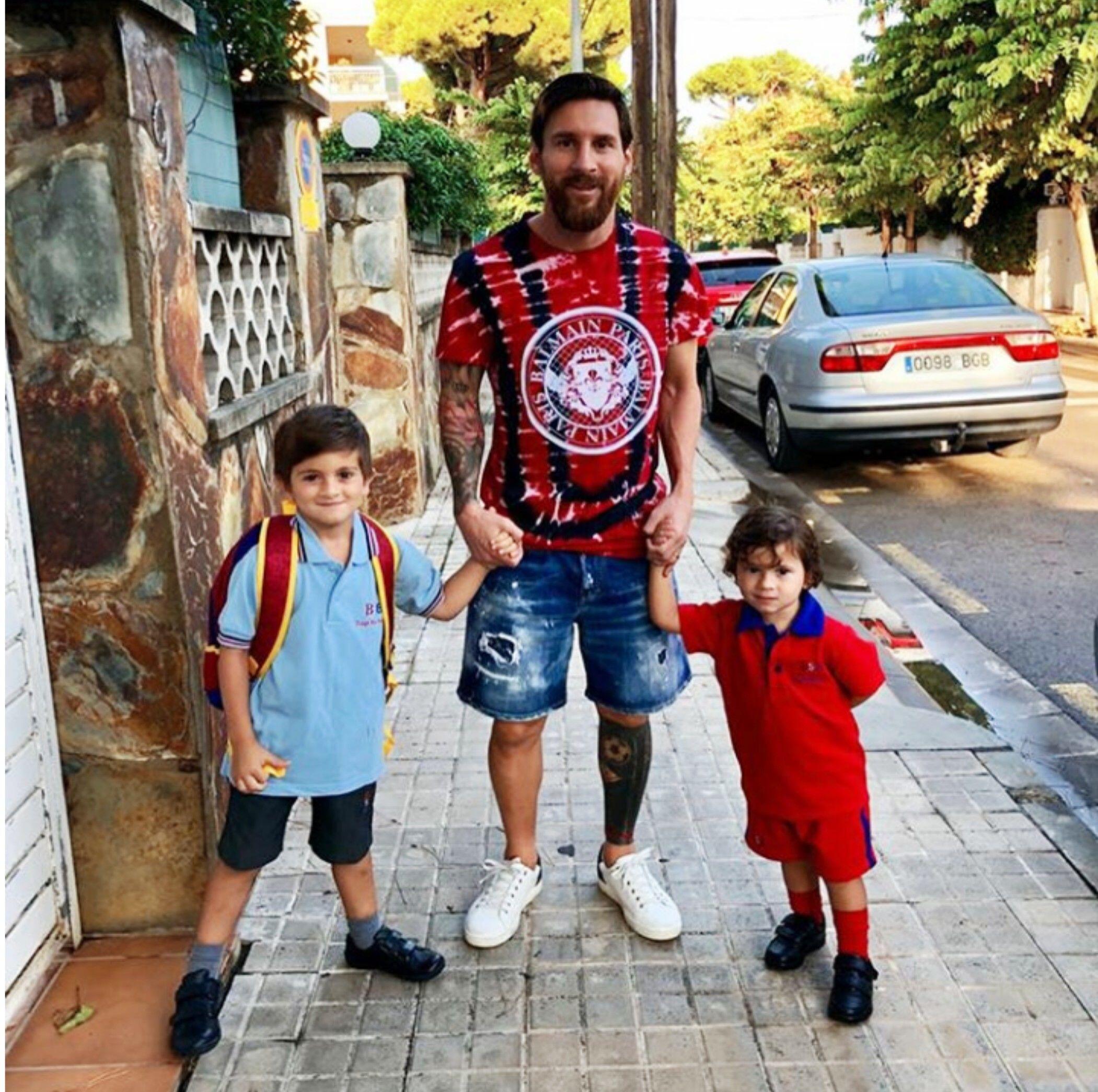 Sudah Sekolah, Ini 11 Potret Thiago Messi yang Menggemaskan