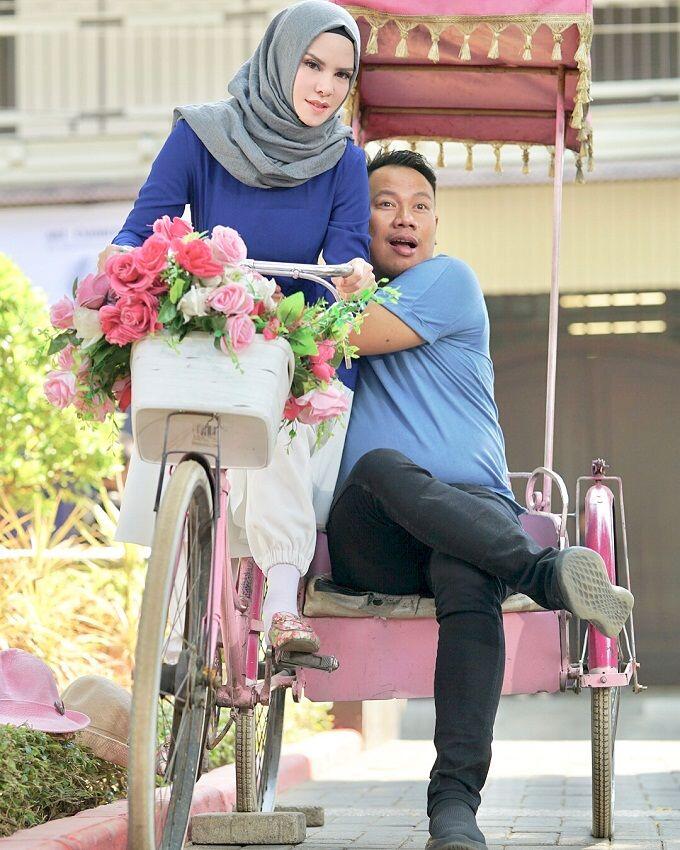 Sempat Dikira Settingan, 10 Potret Mesra Vicky Prasetyo & Angel Lelga