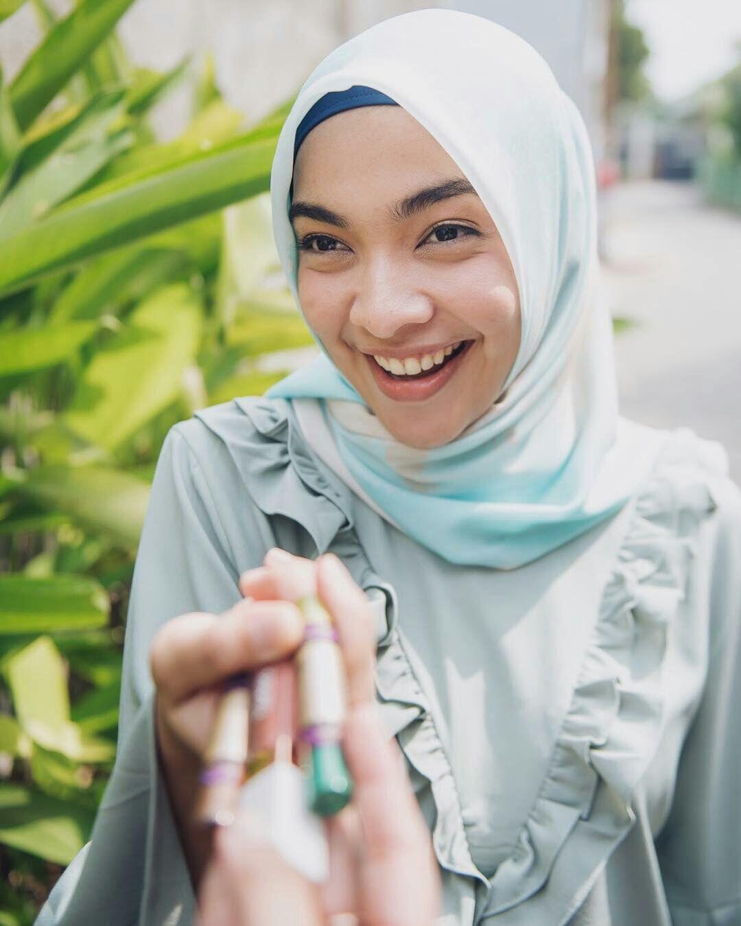Makin Ayu, 10 Potret Penampilan Tika Bravani yang Kini Berhijab