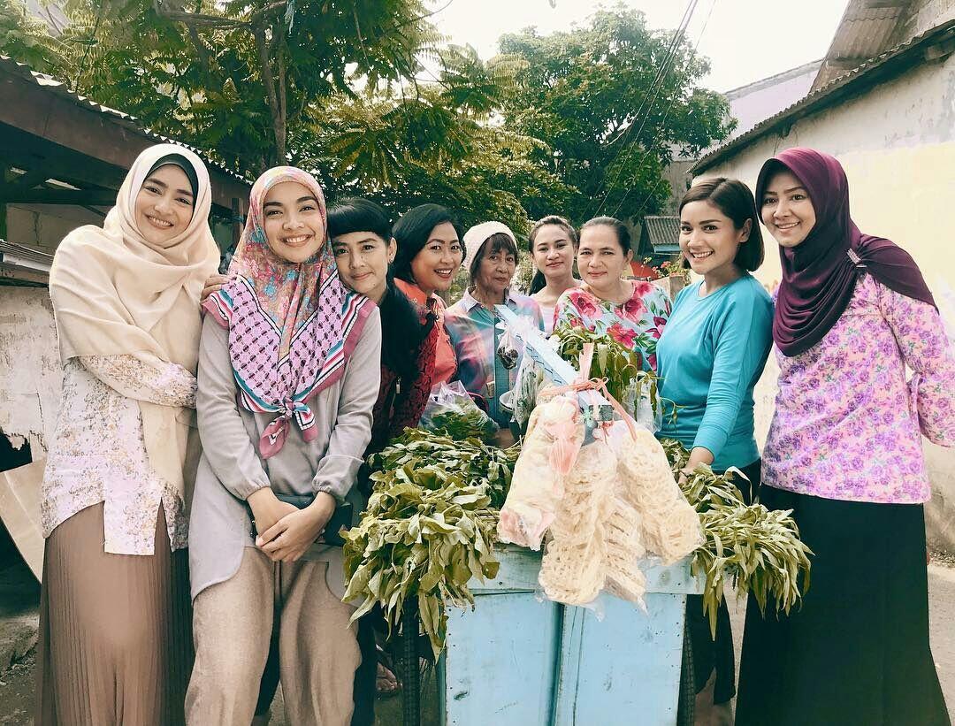 Makin Ayu, 10 Potret Penampilan Tika Bravani yang Kini Berhijab