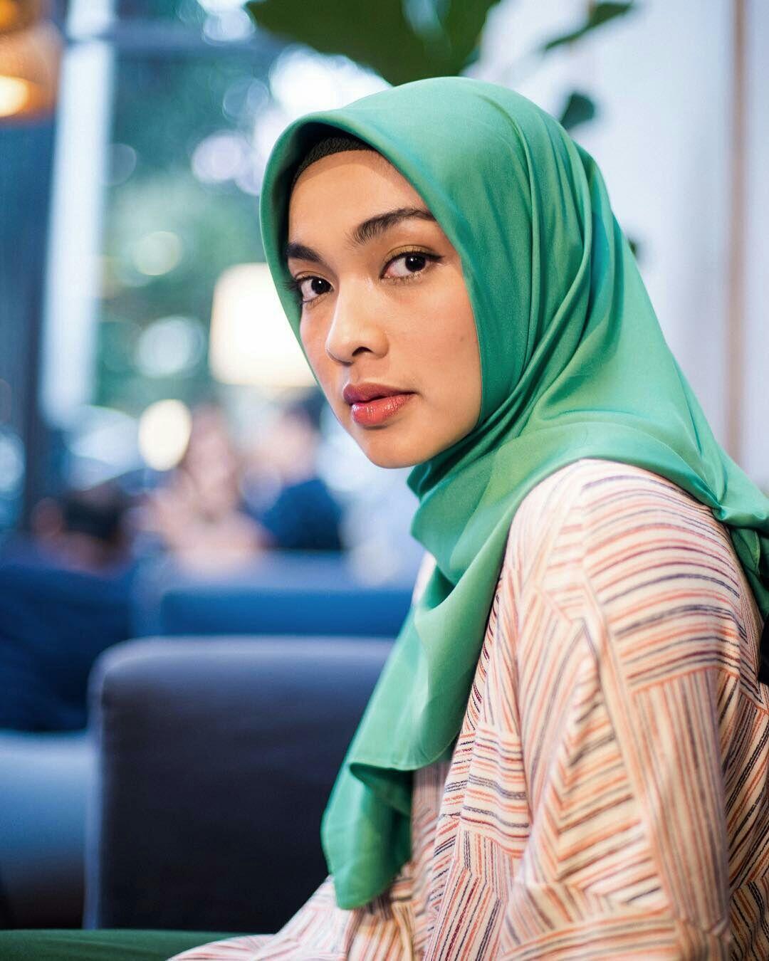 Makin Ayu, 10 Potret Penampilan Tika Bravani yang Kini Berhijab
