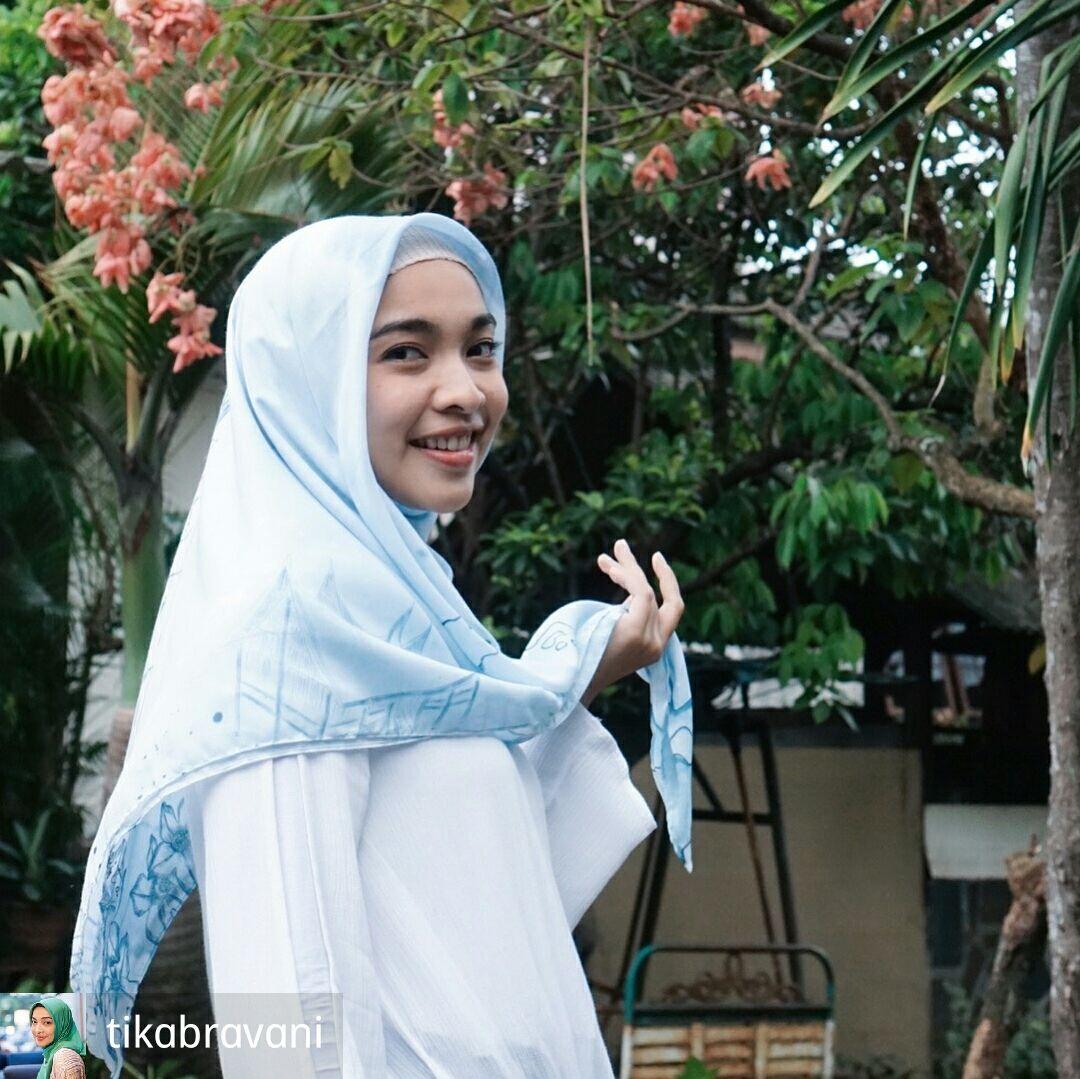 Makin Ayu, 10 Potret Penampilan Tika Bravani yang Kini Berhijab