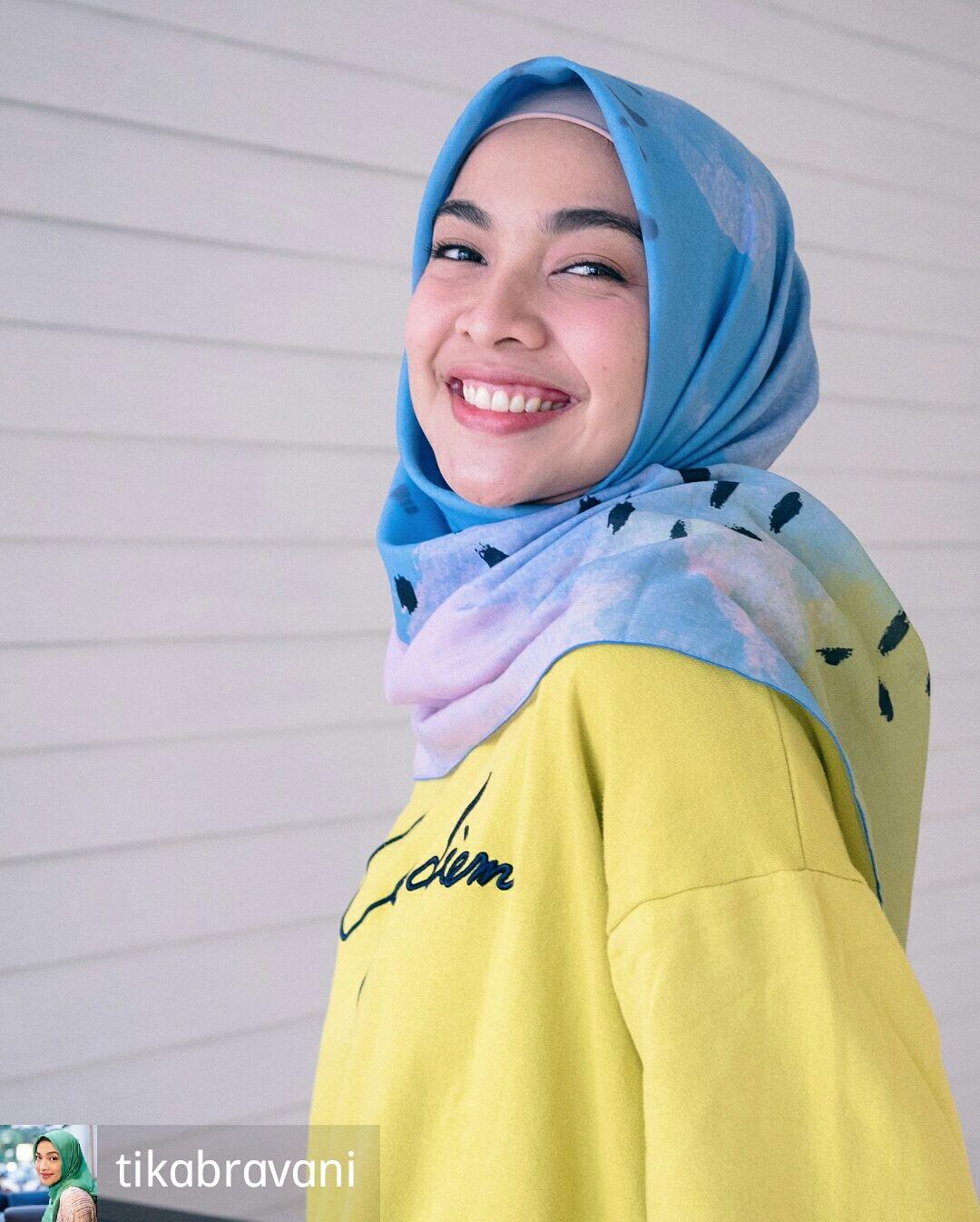 Makin Ayu, 10 Potret Penampilan Tika Bravani yang Kini Berhijab