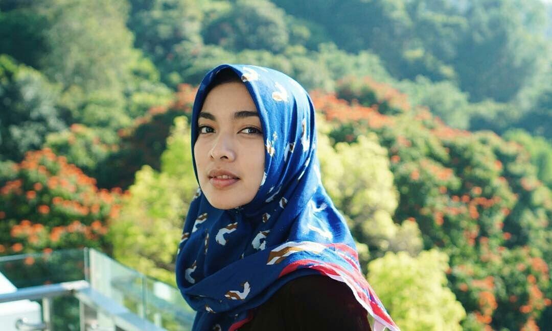 Makin Ayu, 10 Potret Penampilan Tika Bravani yang Kini Berhijab
