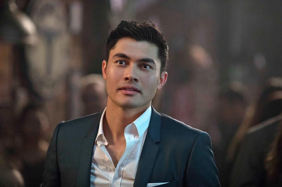 10 Potret Memesona Henry Golding, Si Aktor Tampan Crazy Rich Asians
