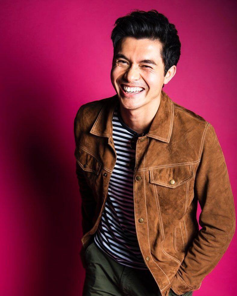 10 Potret Memesona Henry Golding, Si Aktor Tampan Crazy Rich Asians
