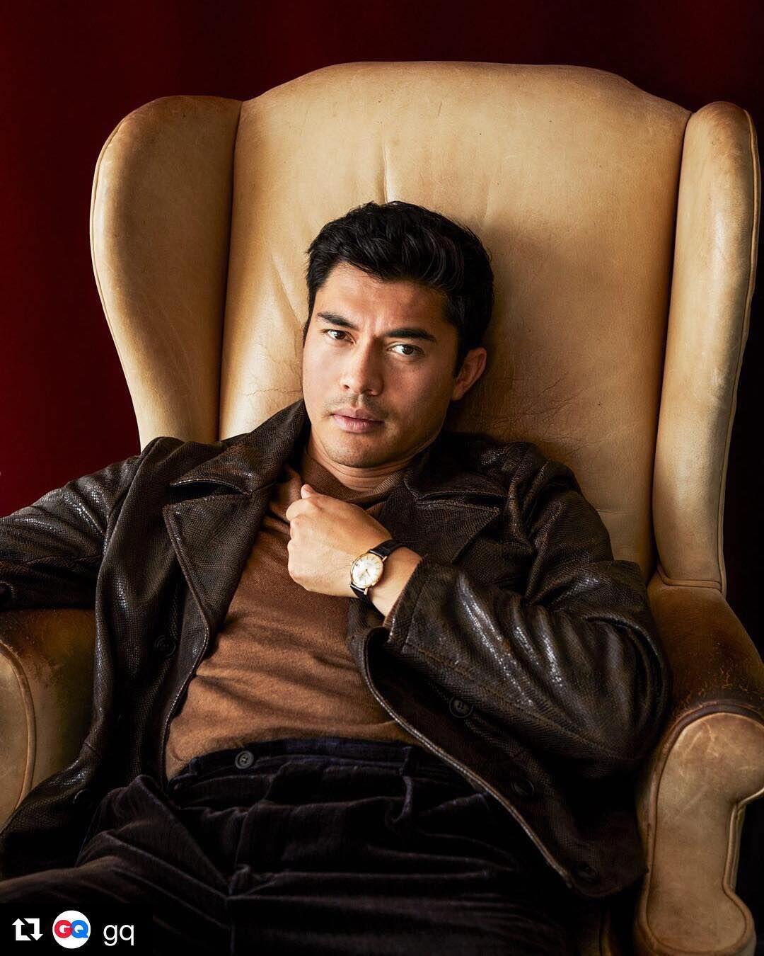 10 Potret Memesona Henry Golding, Si Aktor Tampan Crazy Rich Asians