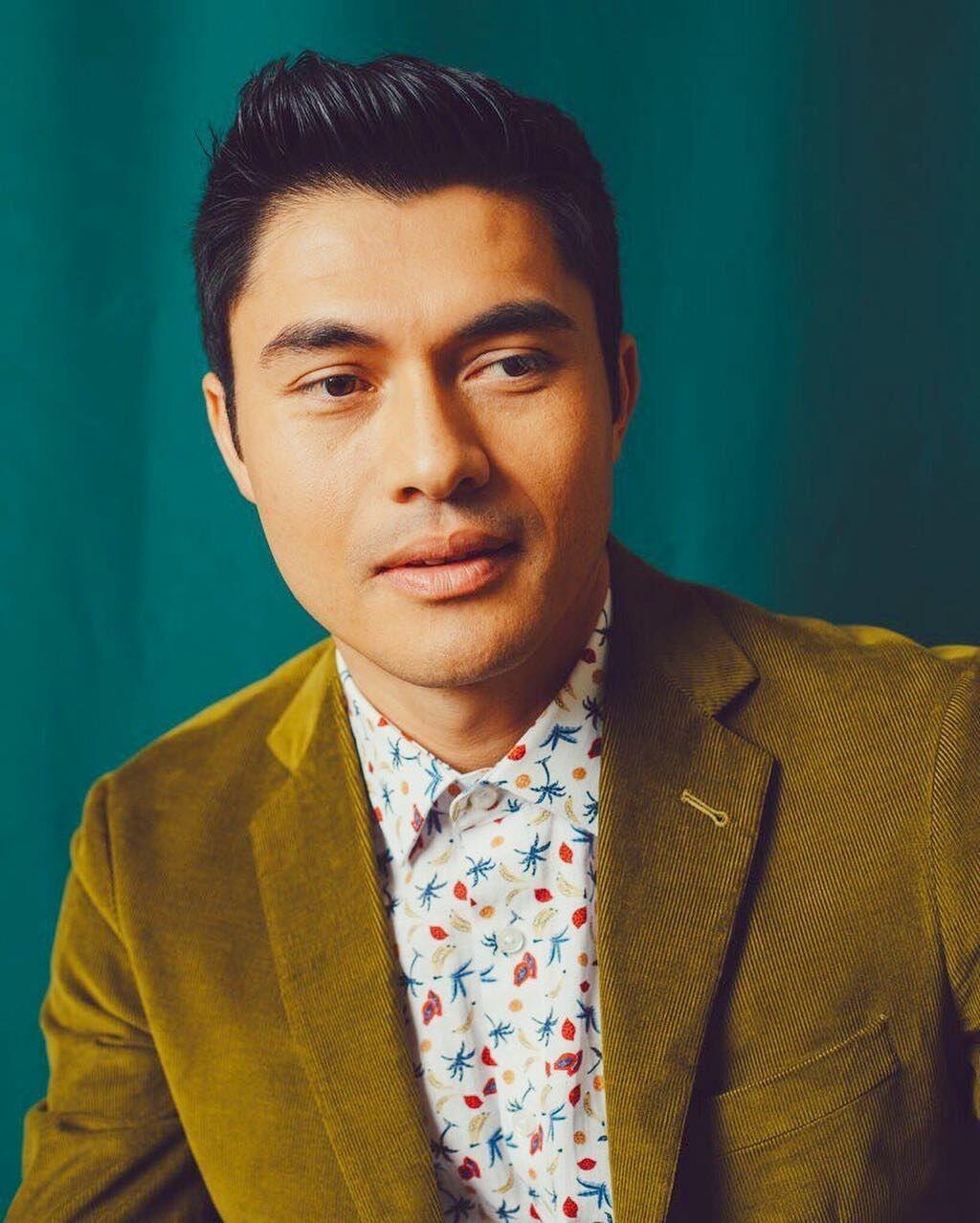 10 Potret Memesona Henry Golding, Si Aktor Tampan Crazy Rich Asians