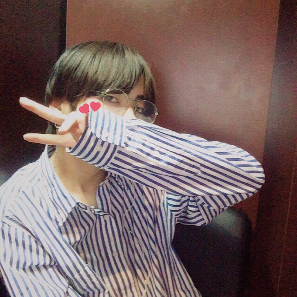 10 Potret Cowok Jepang 'Kembaran' V BTS, Bisa Lihat Bedanya?