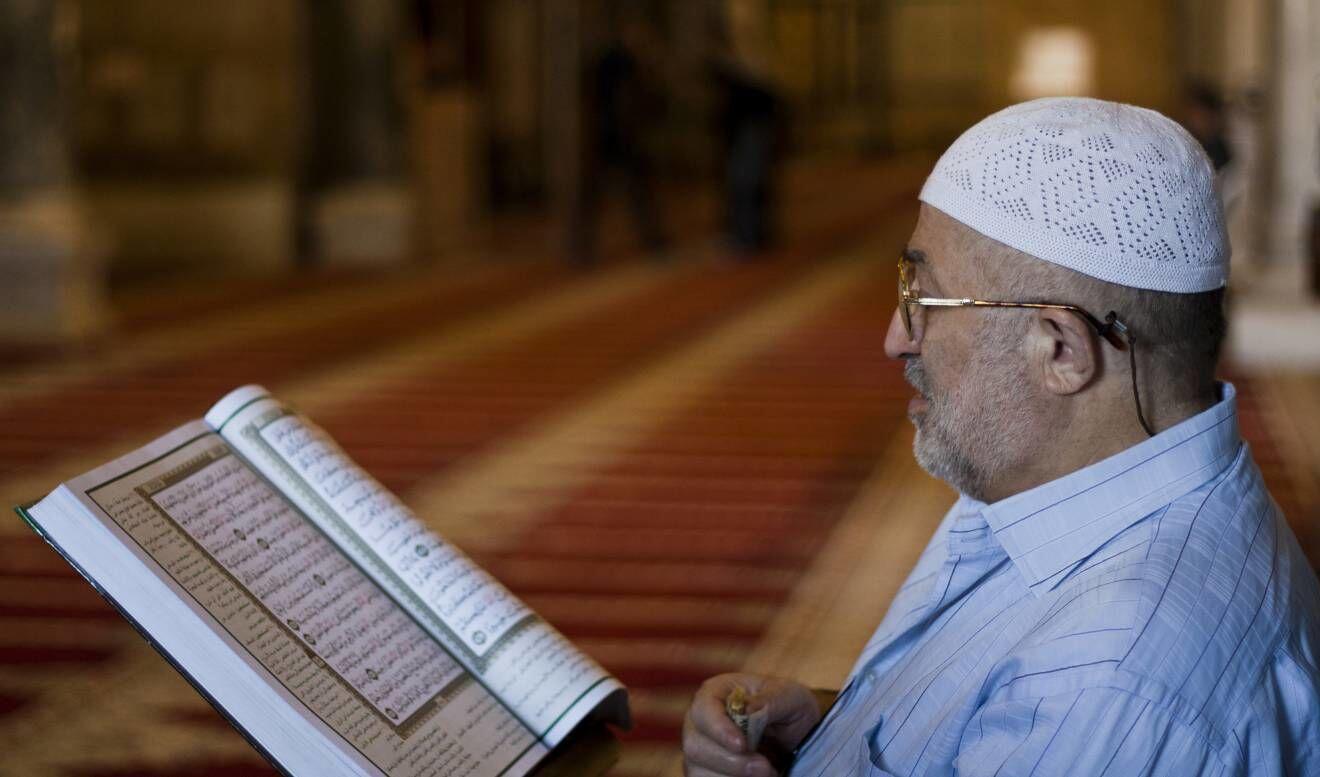 7 Kebaikan yang Kamu Dapatkan Jika Rutin Membaca Al-Qur'an