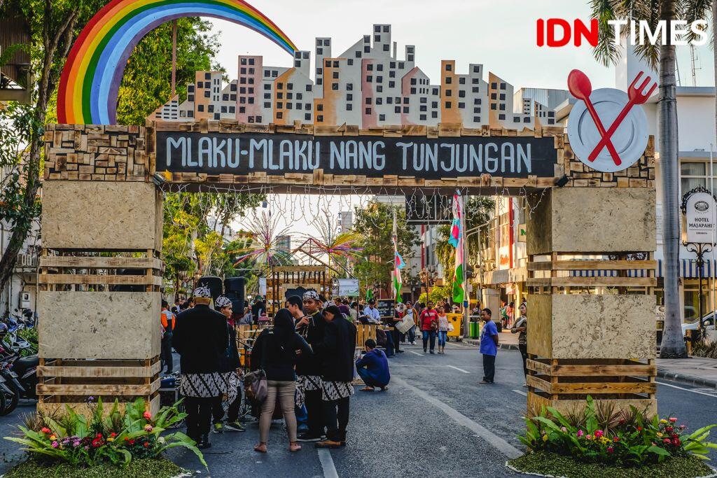 18 Potret Seru Mlaku-Mlaku nang Tunjungan, Wali Kota Risma Sampai Joget