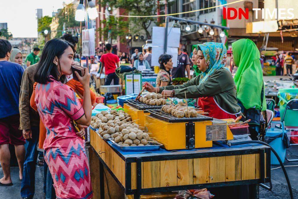 18 Potret Seru Mlaku-Mlaku nang Tunjungan, Wali Kota Risma Sampai Joget