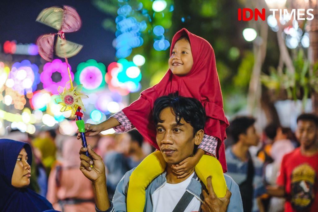 18 Potret Seru Mlaku-Mlaku nang Tunjungan, Wali Kota Risma Sampai Joget