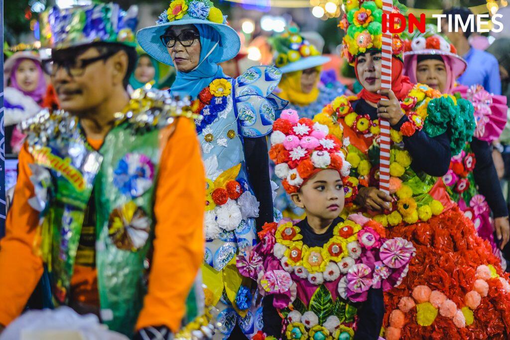 18 Potret Seru Mlaku-Mlaku nang Tunjungan, Wali Kota Risma Sampai Joget