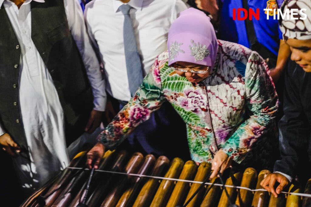 18 Potret Seru Mlaku-Mlaku nang Tunjungan, Wali Kota Risma Sampai Joget