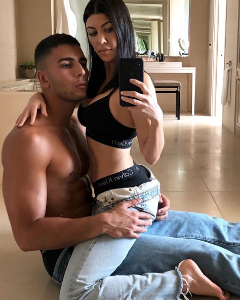 Ops! Baru Putus, Kourtney Kardashian Sudah Jalan dengan Brondong Lain