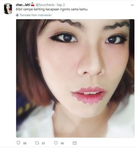 Serba Keriting, Alis dan Bibir Keriting Pernah Jadi Tren Make-up Terabsurd