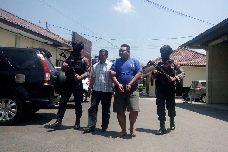 Merasa Jengkel, Pria Ini Setubuhi Pelajar SMK di Depan Pacar Si Gadis