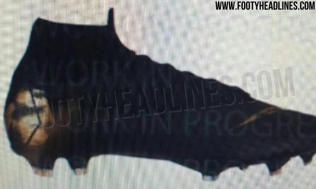 Melihat Lebih Dekat Paket Sepatu Bola 'Black Lux' Baru dari Nike