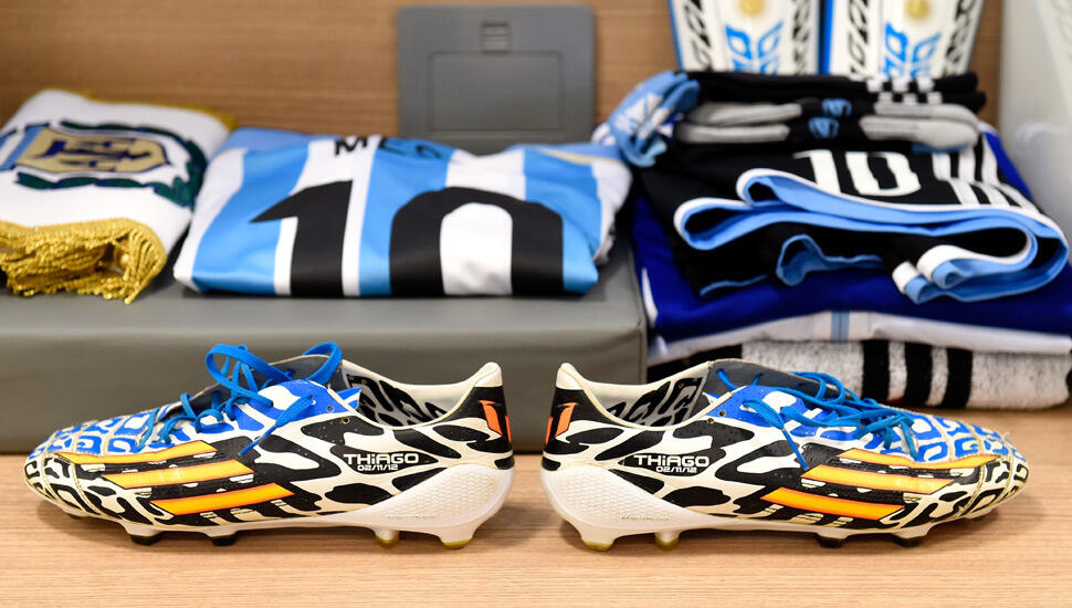 10 Sepatu Terbaik Adidas F50 Adizero Milik Messi
