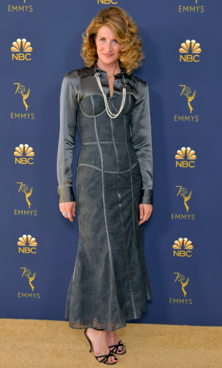 6 Selebriti dengan Busana Terburuk di Emmy Awards 2018