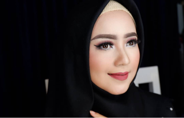 Gaya Hijab Febri Wahyuni, Caleg Cantik yang Viral karena Putuskan Pacar
