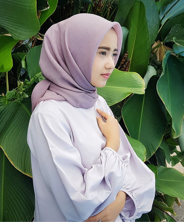 Gaya Hijab Febri Wahyuni, Caleg Cantik yang Viral karena Putuskan Pacar