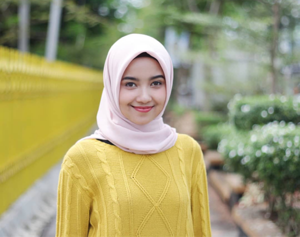 Gaya Hijab Febri Wahyuni, Caleg Cantik yang Viral karena Putuskan Pacar
