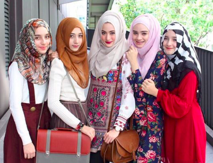 6 Sikap Awkward yang Sering Dilakukan Pria Saat Bertemu Hijabers