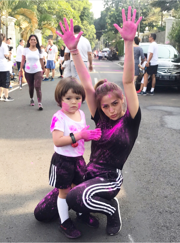 Adu Gaya 8 Mahmud Abas Cantik dan Populer di Indonesia