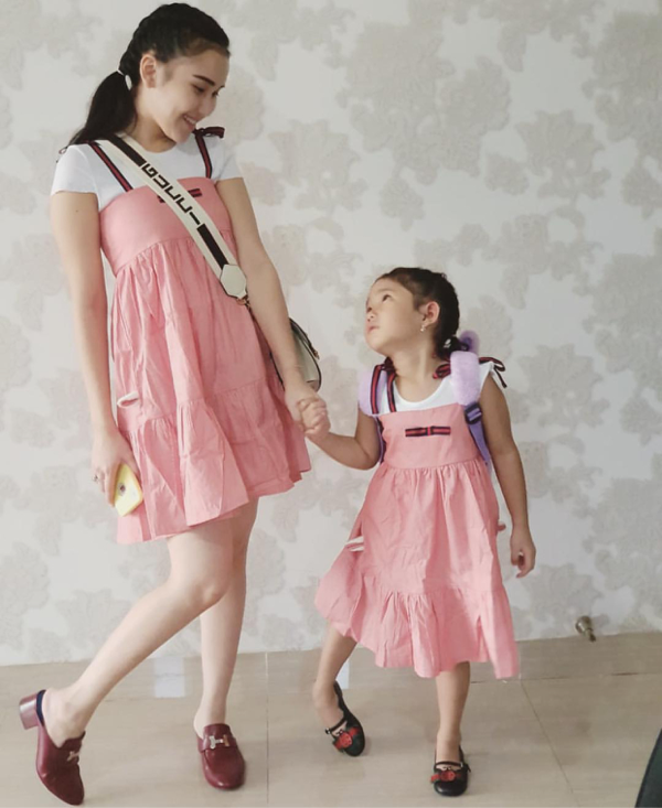 Adu Gaya 8 Mahmud Abas Cantik dan Populer di Indonesia