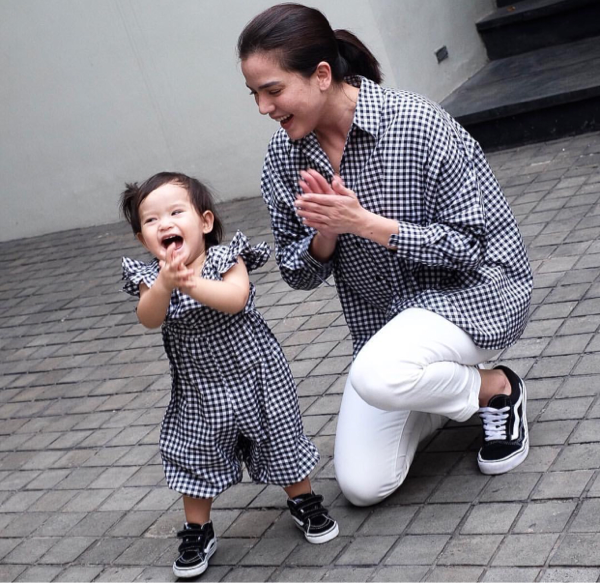 Adu Gaya 8 Mahmud Abas Cantik dan Populer di Indonesia