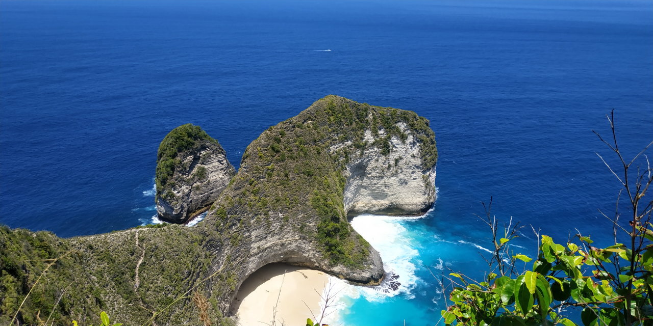 MENIKMATI SEKILAS KEINDAHAN PULAU NUSA PENIDA
