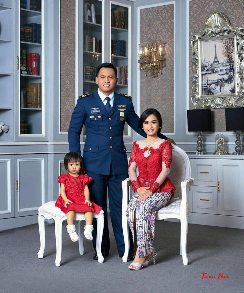 Dosen Cantik Yang Membuat Mahasiswanya Bilang Cinta Di Depan Suaminya Yang TNI