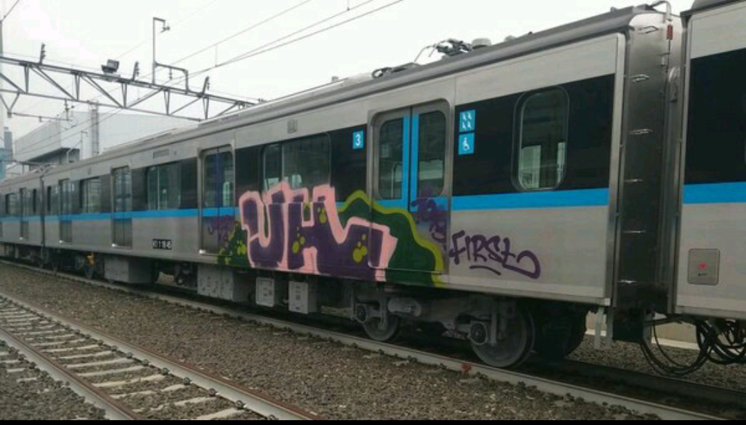 Belum Dipakai, MRT Dicorat Coret