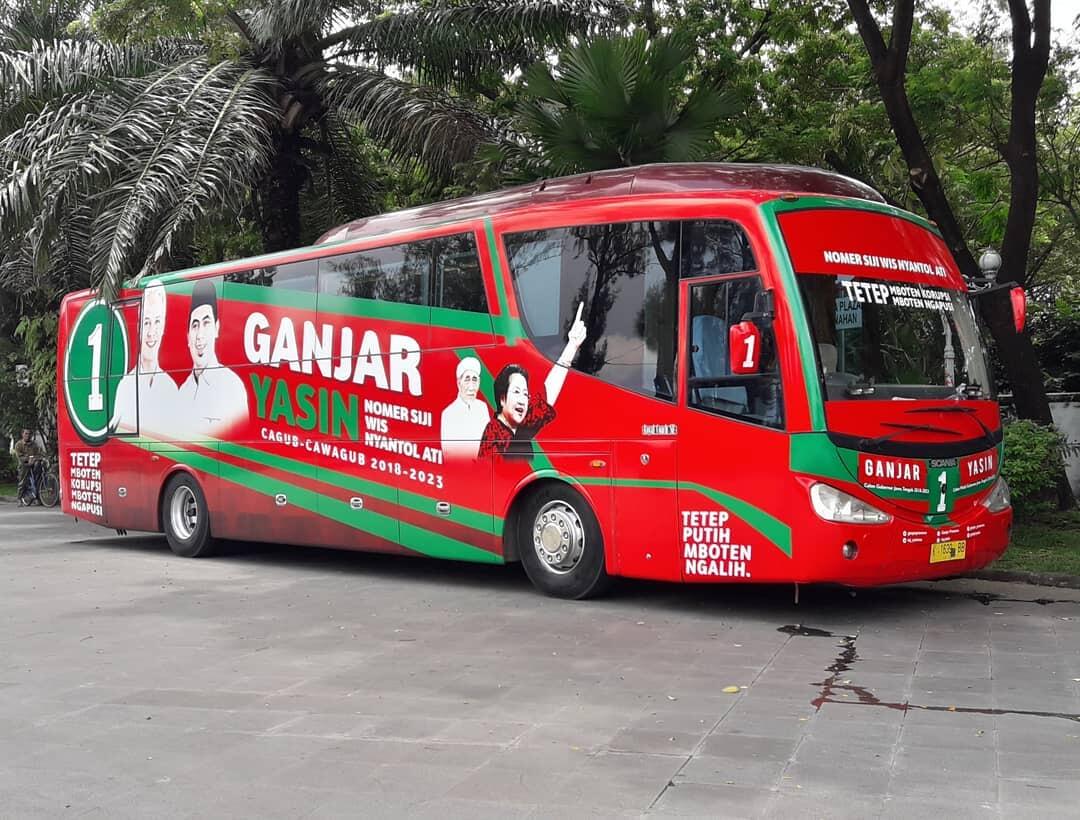 Melihat Mewahnya Bus yang Digunakan untuk Safari Politik